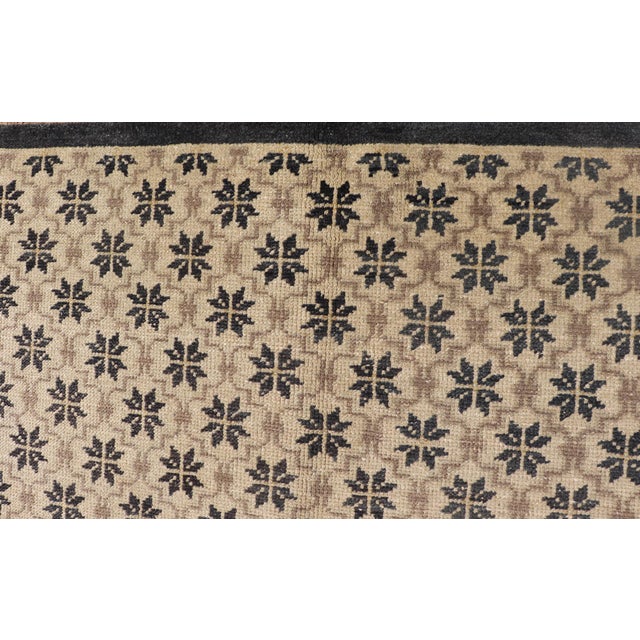 Textile Vintage Turkish Oushak Rug With Latticework and Poinsettia Shapes 4'4 X 9'9 For Sale - Image 7 of 15