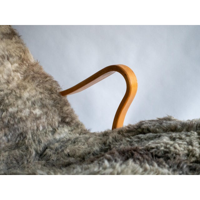 1970s Bruno Mathsson “Pernilla 3” Chaise Lounge, Sheepskin, Original Condition For Sale In Pittsburgh - Image 6 of 8
