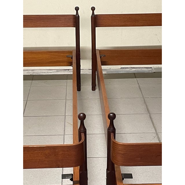 Vintage Teak Single Beds by Fratelli Proserpio, 1960s, Set of 2 For Sale - Image 4 of 18