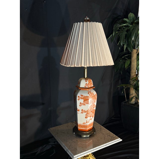 Vintage Chinoiserie Porcelain Table Lamp With Terracotta Floral Motif and Pleated Shade For Sale In Miami - Image 6 of 10