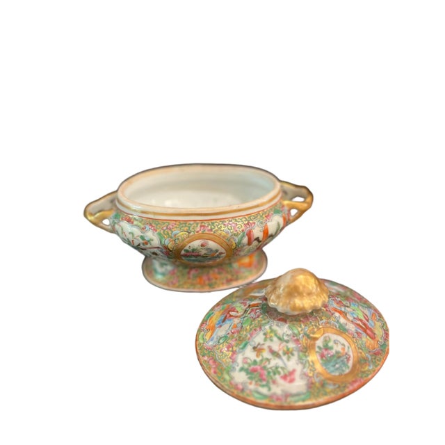 Small Rose Medallion soup tureen. 6" T x 9" Handle to Handle.