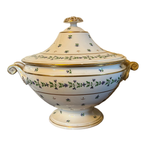 Antique Early 19th Century Old Paris Porcelain Soup Tureen in the Cornflower Sprig Pattern (Fleurs À Barbeaux) by Nast