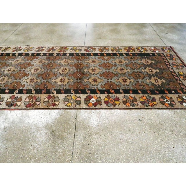Textile Galerie Shabab Collection Mid-20th Century Handmade Turkish Anatolian Gallery Rug For Sale - Image 7 of 10