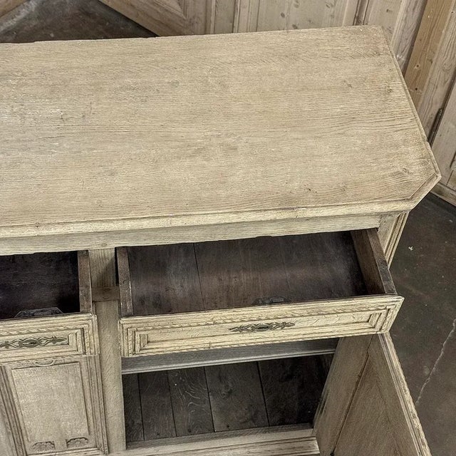 18th Century French Louis XVI Period Buffet in Stripped Oak For Sale - Image 15 of 18