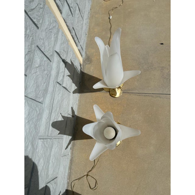 1970s 1970s Pair of Sculptural Mid-Century Table Lamps With Lucite-Style Shades & Brass Bases For Sale - Image 5 of 18