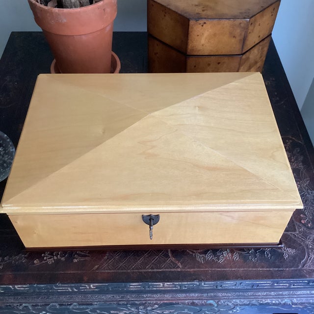 Neoclassical Late 20th Century Biedermeier Style Blonde Walnut Keepsake Box With Working Key For Sale - Image 3 of 8