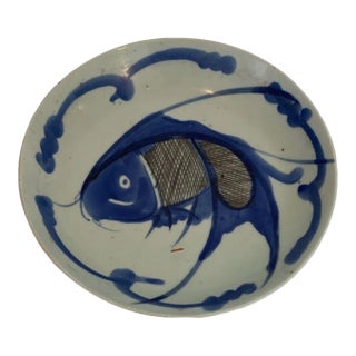 Antique Chinese Underglaze Blue and White Fish Plate Qing For Sale