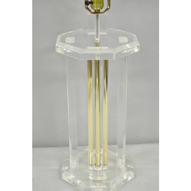 Vintage Mid Century Modern Clear Lucite & Brass Sculptural Modernist Table Lamp For Sale - Image 12 of 12