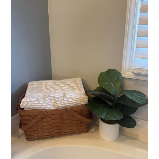 Longaberger Gathering Basket No Liner Pre Owned. Good use a good cleaning . Please refer to pictures as they are the best...