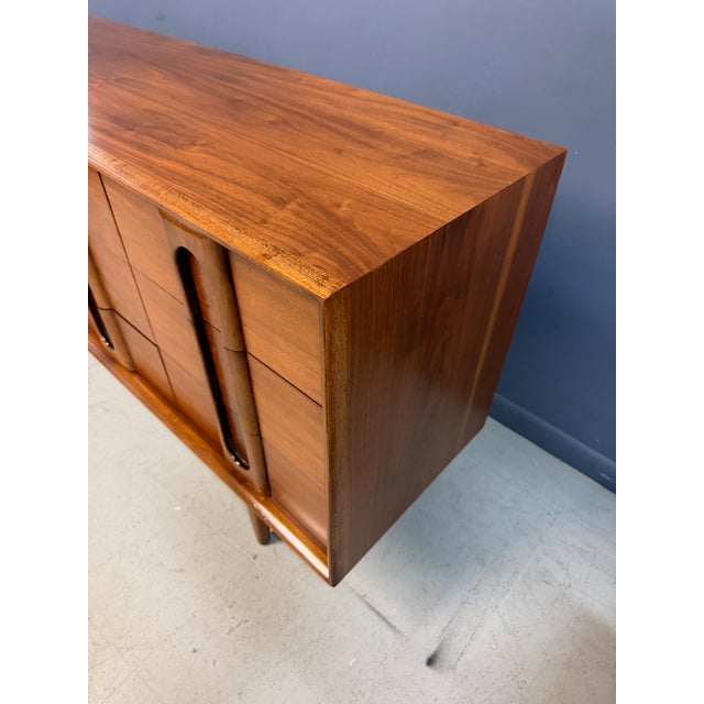 Lane Summit Mid Century Modern 9 Drawer Dresser, Walnut Lowboy With Burl Inserts For Sale - Image 9 of 13
