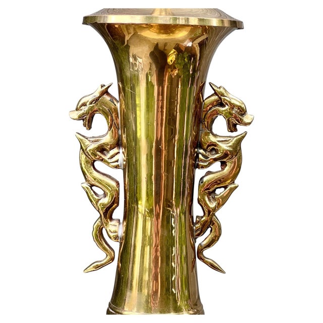 Hollywood Regency Mid-20th Century Brass Dragon Handle Table Lamp – Chinese Revival Hollywood Regency For Sale - Image 3 of 11