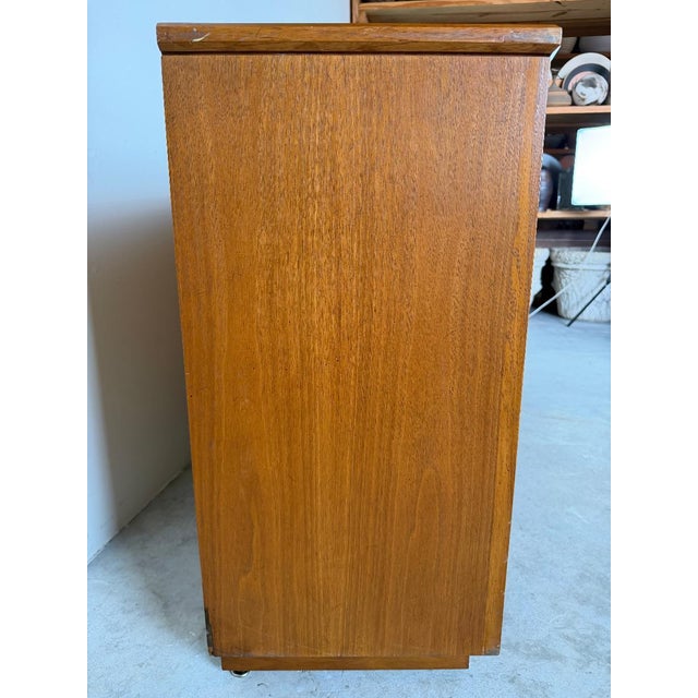 1970s Heritage Mid-Century Modern Sculpted Walnut Sideboard Credenza With Brutalist Broze Hardware For Sale - Image 13 of 18
