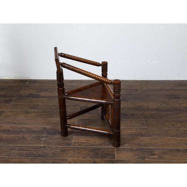 Early 20th Century English Turn of the Century Oak Corner Chair with Carved Geometric Back Splat For Sale - Image 9 of 12
