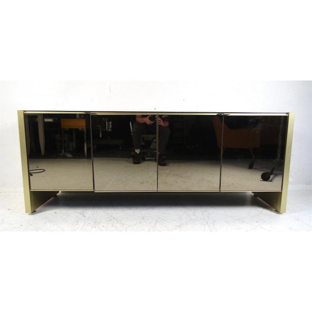 1980s Mid-Century Modern Mirrored Credenza For Sale In New York - Image 6 of 12