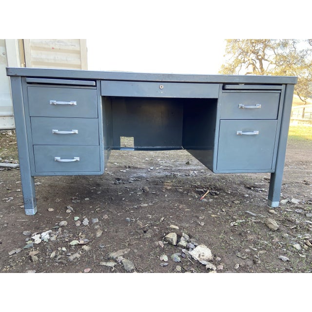 1950s Vintage Mid Century Modern Metal Tanker Desk For Sale In Sacramento - Image 6 of 12