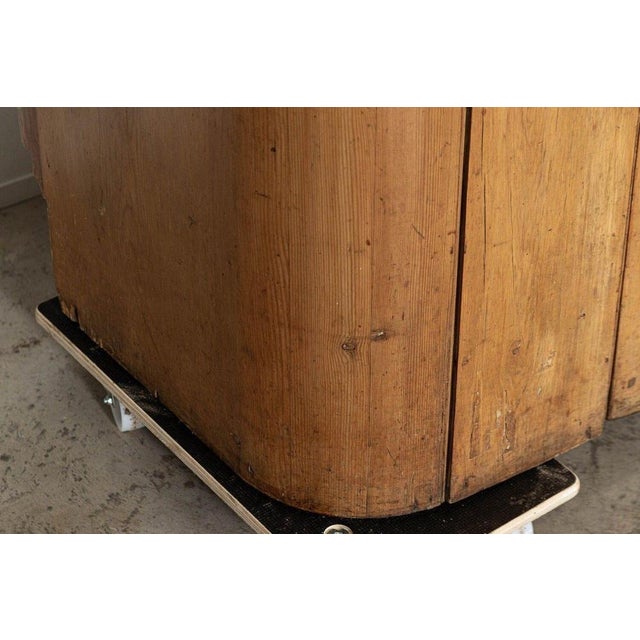 Large English Georgian Pine Dresser, 1820s For Sale - Image 13 of 15