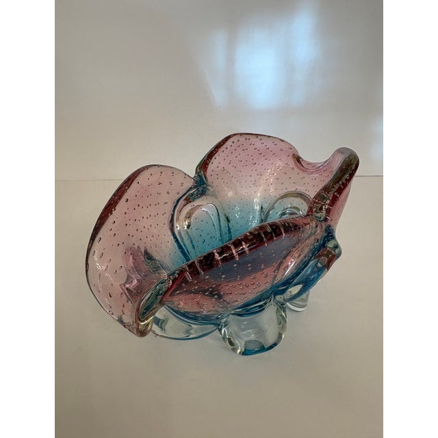 This hand blown glass 4 petal lobe decorative sculpture bowl features the "bullicante" technique controlled bubbles inside...
