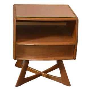 1950s Heywood-Wakefield “Sculptura” Mid-Century Modern Nightstand / End Table For Sale