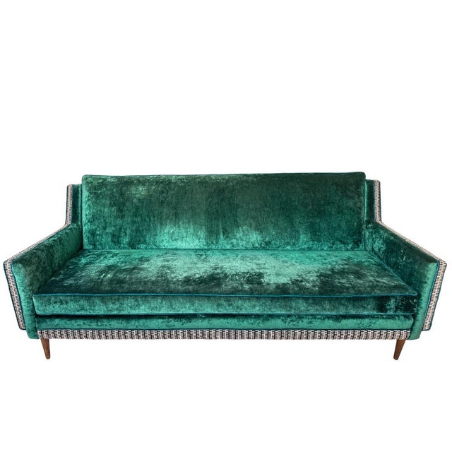 Mid-Century Modern 1970s Mid-Century Modern Style Velvet Couch and Pillows For Sale - Image 3 of 6