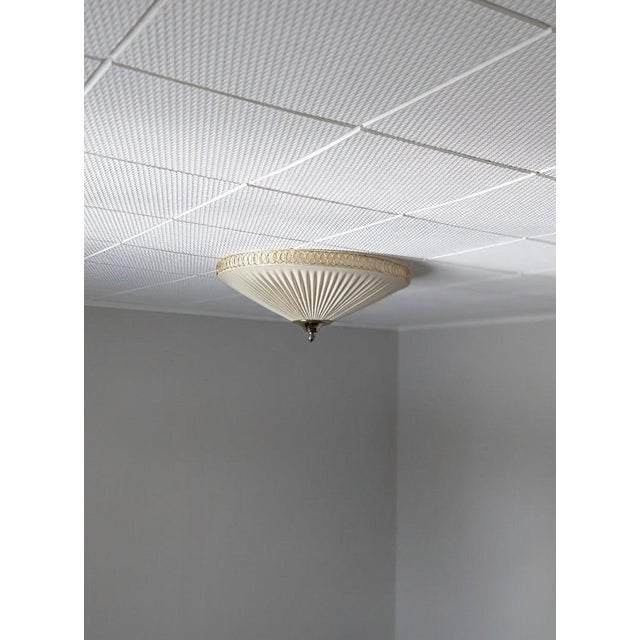 The ceiling lamp was probably designed by Paavo Tynell and manufactured by Idman in Finland in the 1950s. This lamp is...
