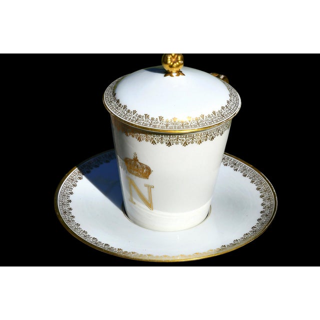 Early 19th Century Porcelain Trembleuse with Napoleon I Image from Sèvres, 1810 For Sale - Image 5 of 16