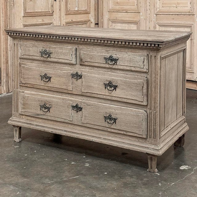 18th Century French Neoclassical Chest of Drawers in Stripped Oak For Sale - Image 4 of 18