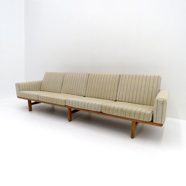 Mid-Century Modern Hans J. Wegner Sofa Model Ge-236/4, 1950 For Sale - Image 3 of 10