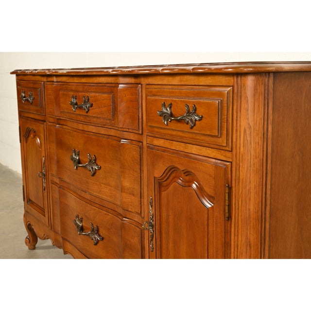 Thomasville French Provincial Louis XV Carved Walnut Sideboard Credenza, Circa 1970s For Sale - Image 10 of 16