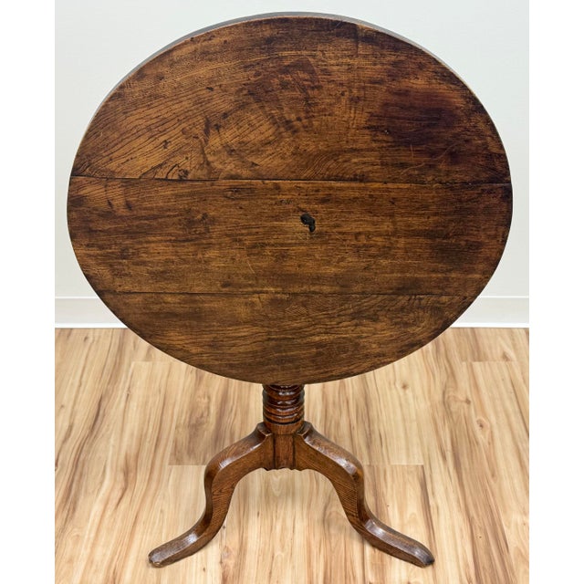 English Antique Late 18th C Round English Walnut Tilt-Top Table For Sale - Image 3 of 15
