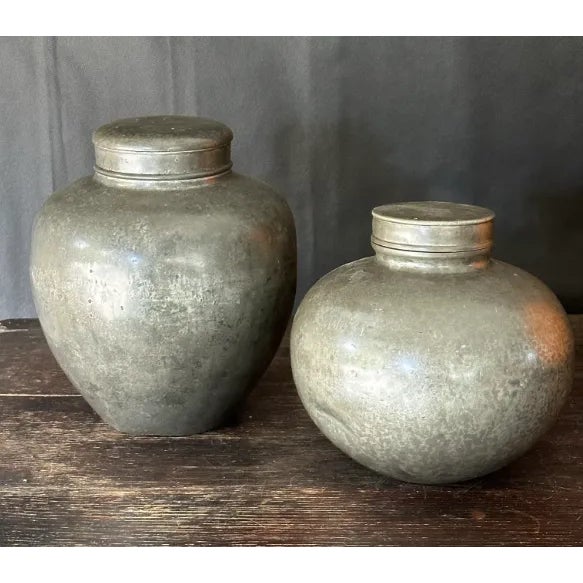 Early 20th Century Early 20th Century Cast Zinc Small Urn For Sale - Image 5 of 5