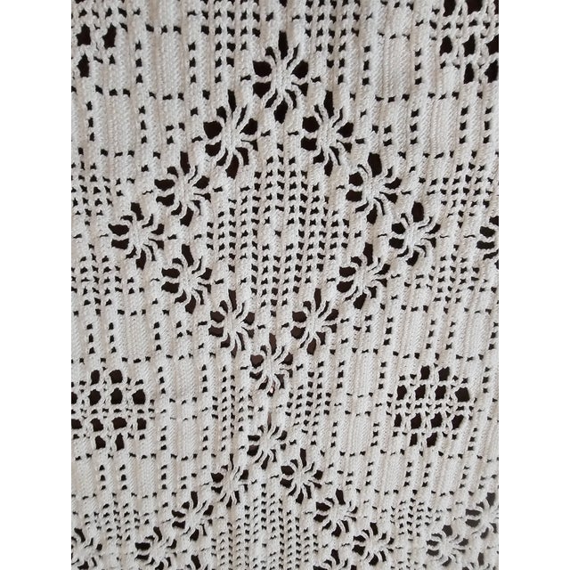 Vintage Hand-Crocheted White Cotton Tablecloth – Intricate Floral ...