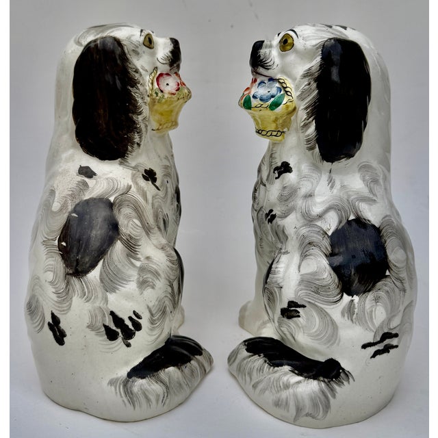 Staffordshire Flower Basket Spaniel Dogs, Pair, Black and White England 19th Century For Sale In New York - Image 6 of 17