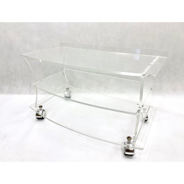 Mid-Century Clear Acrylic Glass Shelf Unit TV Stand on Castors, 1970s For Sale - Image 4 of 7