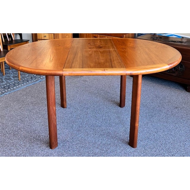 Wood Danish Mid Century Modern Extending Teak Round Dining Table c.1960 For Sale - Image 7 of 11