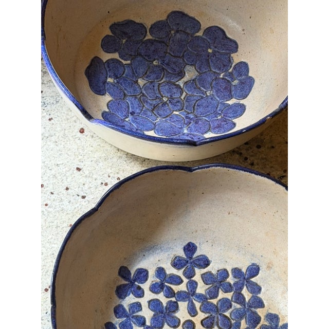 Blue Hand-Thrown Ceramic Bowls with Scalloped Rim and Hydrangea Motif, 1980s, Set of 2 For Sale - Image 8 of 16