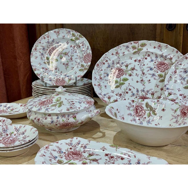 English Porcelain Dinner Service with Rose Chintz Pattern from Johnson Bros., Set of 47 For Sale - Image 13 of 17