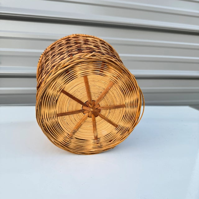 Late 20th Century 1990s Brick Patterned Wicker Wastebasket For Sale - Image 5 of 6