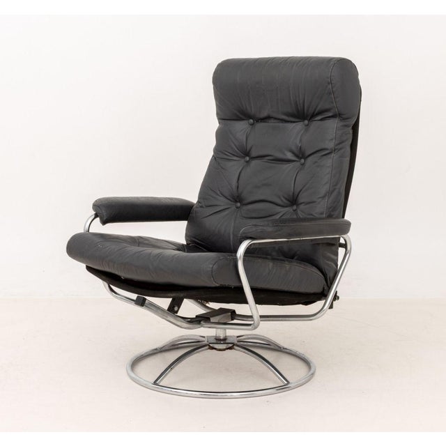 Ekornes Gray Leather Lounge Chair and Ottoman For Sale - Image 4 of 13