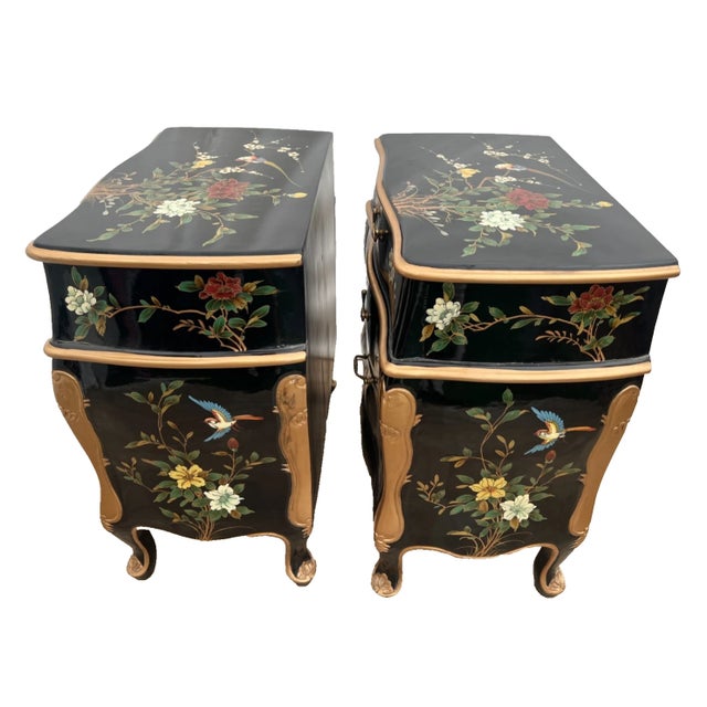 Vintage Set of Two Chinese Nightstands Side Tables Chinoiserie Hand Painted For Sale In Palm Springs - Image 6 of 10