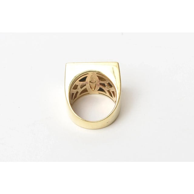 Vintage Italian 18k Gold, Onyx and Mother of Pearl Geometric Ring, Size 7 For Sale - Image 4 of 9