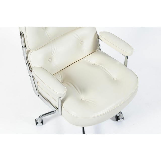 Herman Miller Eames Time Life Lobby White Leather Office Chair 2021 For Sale - Image 12 of 15
