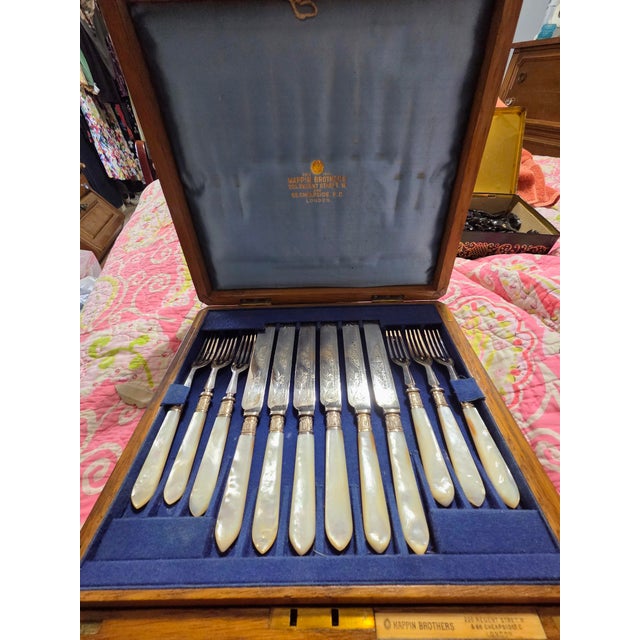 Mappin & Webb Antique Victorian Mappin Brothers Cased 24-Piece Mother of Pearl Fruit & Dessert Cutlery Service For Sale - Image 4 of 10