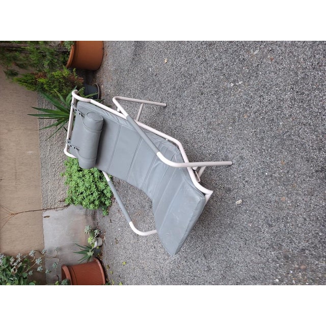 Genni Model Chaise Longue in White Frame and Grey Leather by Gabriele Mucchi for Zanotta, 1990s For Sale - Image 15 of 18