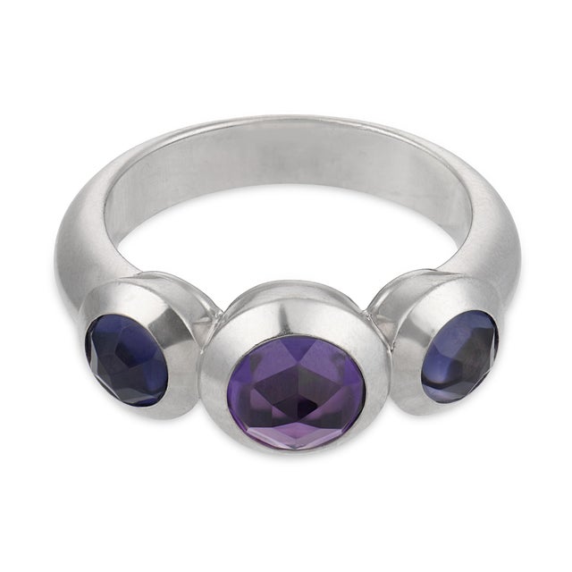 Contemporary 1980s Tiffany & Co. French Amethyst 18k White Gold Three Stone Ring, Size 6.5 For Sale - Image 3 of 7