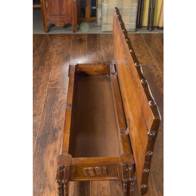 Brown English 1820s Georgian Period Walnut Bench with Lift Top and Cross Motifs For Sale - Image 8 of 12