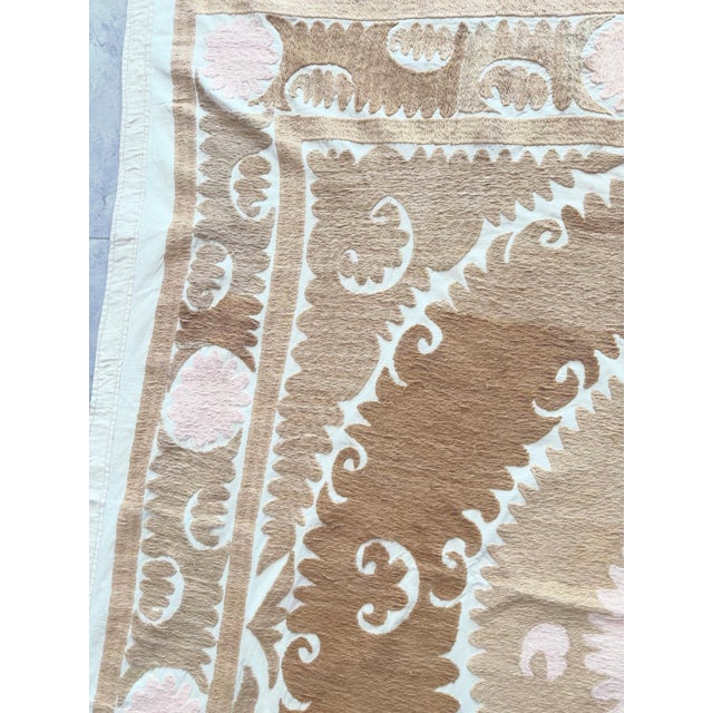 1960s Decorative Vintage Neutral Tan Suzani From Uzbekistan For Sale - Image 5 of 9