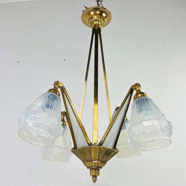 1930s French Art Deco Milk Glass Chandelier For Sale In Dallas - Image 6 of 12