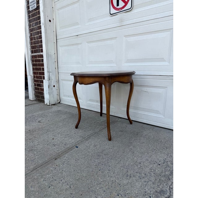 Mid 20th Century Vintage French Provincial Louis XV Style Scalloped Side Table With Cabriole Legs For Sale - Image 5 of 12