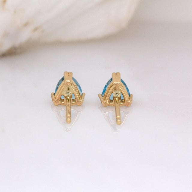 Metal Captivating Swiss Topaz Solitaire Stud Earrings: 14k Solid Gold, Trillion 4mm For Sale - Image 7 of 8