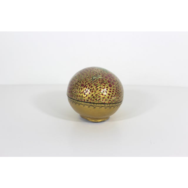 1980s Large Vintage Kashmir Egg Shaped Hand Painted Lacquered Trinket Box For Sale - Image 5 of 9